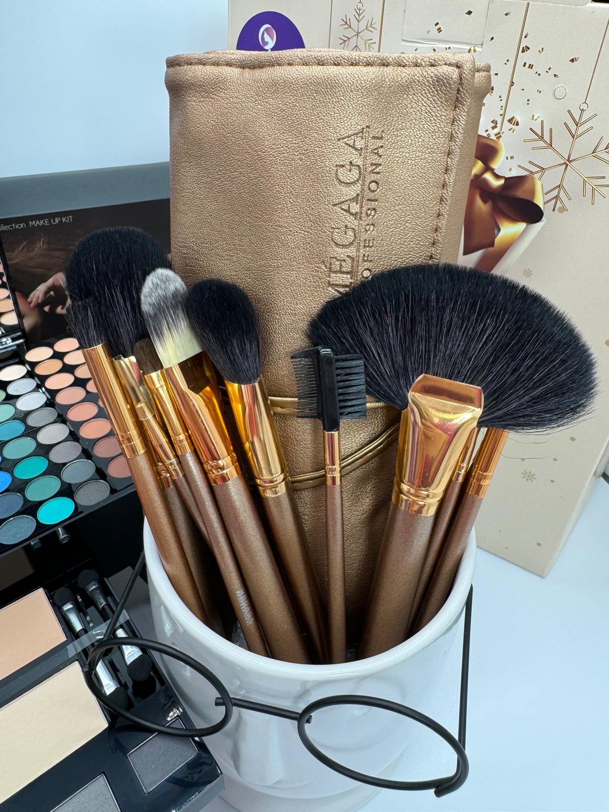 PACHET CADOU : Trusa machiaj 190 culori, farduri, blush, eyeliner, pudra + Set 18 pensule machiaj calitate superioara Megaga, Gold