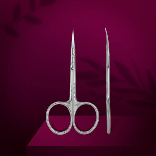 Forfecuță profesională pentru cuticule STALEKS EXCLUSIVE 22 TYPE 2 SX-22/2M, cu mânere scurtate și vârfuri subțiate, prezentată din față și lateral pe fundal vișiniu.