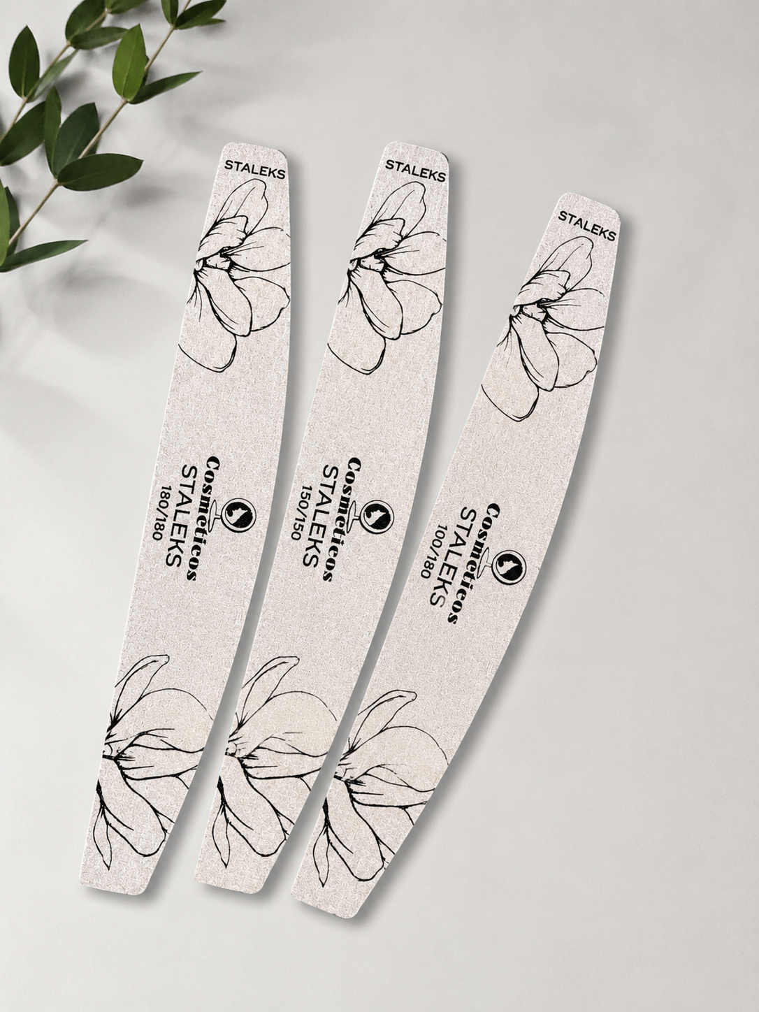 Pilă profesională pentru unghii Cosmeticos x Staleks, formă semilună, granulație 180/180, ideală pentru pilirea și finis
