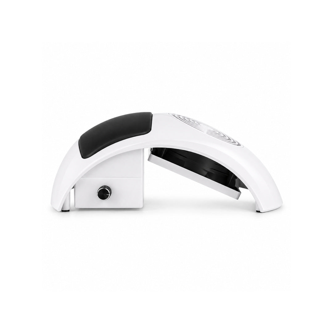 Aspirator de praf pentru unghii BQ-607, vedere laterală cu profil arcuit, carcasă albă, suport negru pentru mână, ventilator montat sub grilă și buton rotativ lateral pentru reglarea vitezei de aspirare.