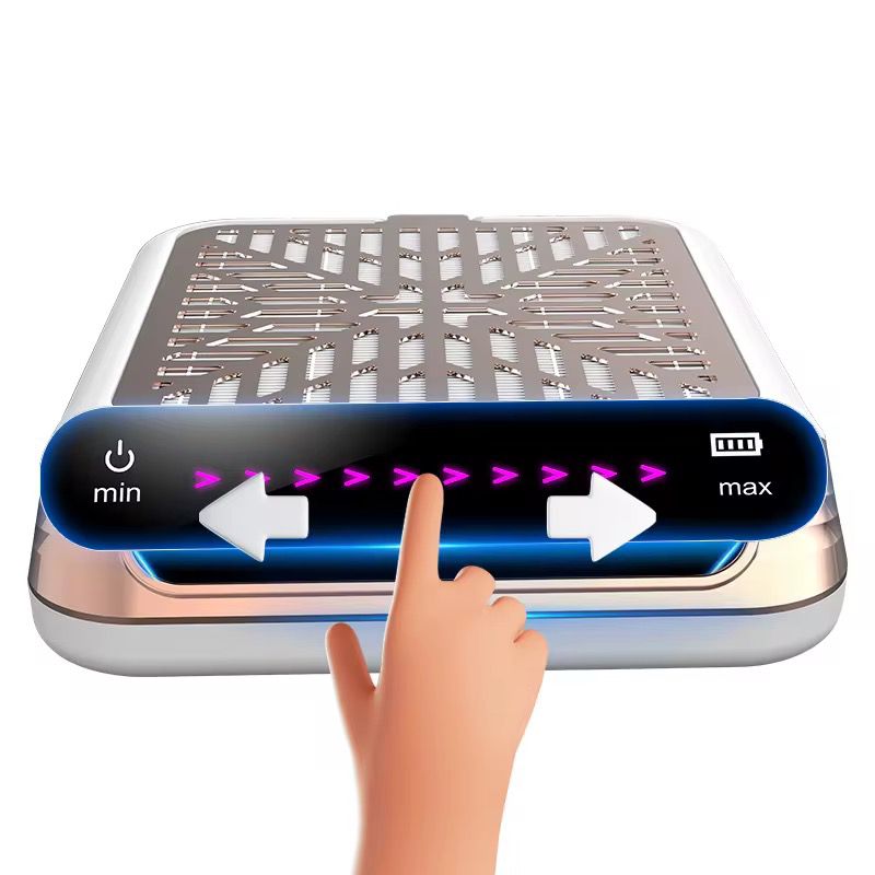 Ecranul digital iluminat al aspiratorului rose gold, care indica nivelul de incarcare al bateriei si treapta de viteza a ventilatorului.