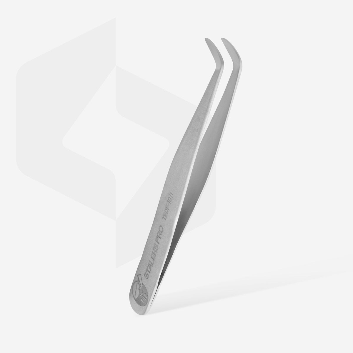 Pensetă din oțel inoxidabil STALEKS EXPERT TEDF-10/1, cu finisaj mat și vârfuri curbate pentru manipularea abrazivelor adezive, prezentată oblic.