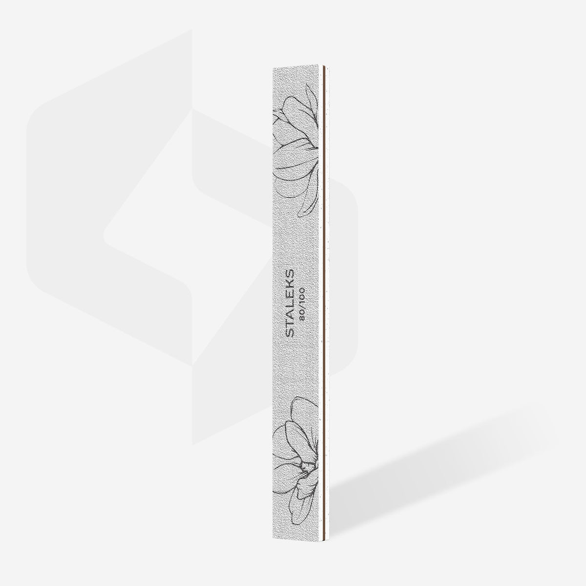 Pilă dreaptă STALEKS EXPERT 20, granulație 80/100 pentru prelucrarea unghiilor artificiale, cu suprafață albă și desen floral, pe fundal deschis.STALEKS EXPERT 20 Granulatie 80/100, NFE-20-80/100-25