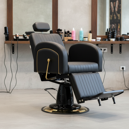 Scaun profesional de barbierit Landon amplasat in salonul de frizerie, pregatit pentru clienti.