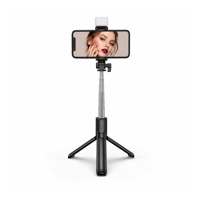 Selfie stick cu trepied deschis și telefon poziționat orizontal, pentru fotografii și filmări ale lucrărilor de manichiu