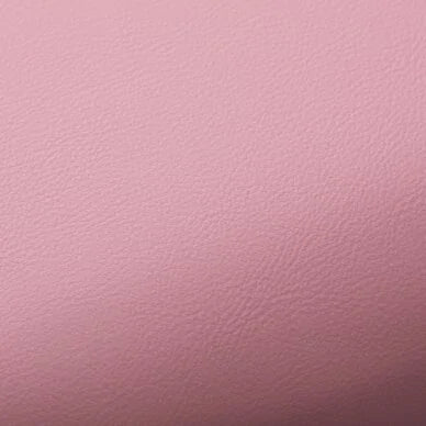Fotografie macro de detaliu ce evidentiaza textura fina, mata si calitatea materialului din piele ecologica roz a pernei pentru suportul de mana.
